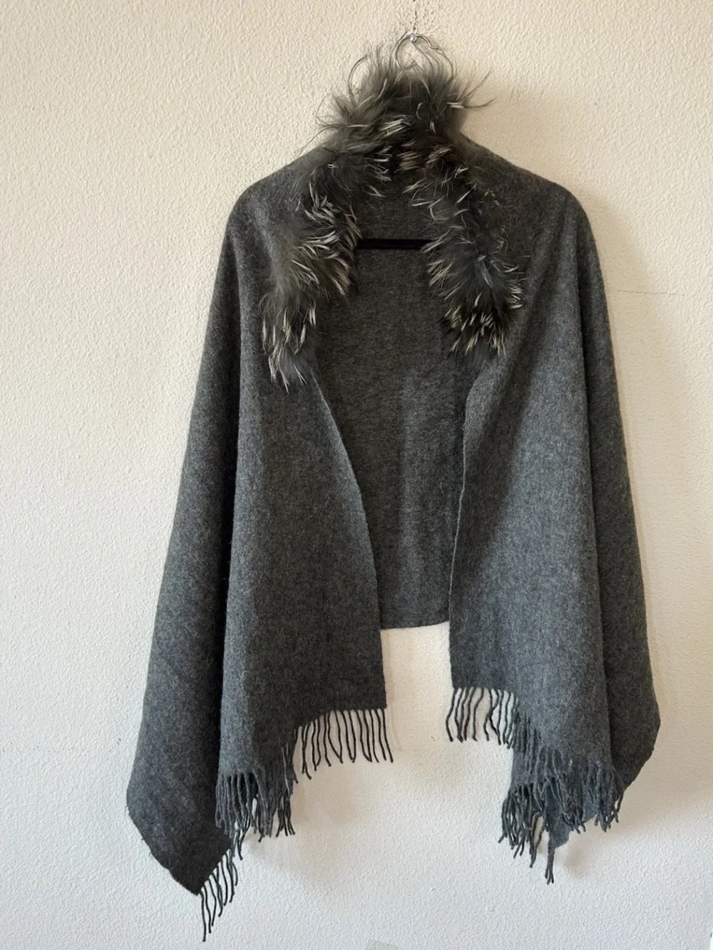 Vintage Gray Wool Ruana Shawl Cape Fox Fur Trim Collar Fringe Wrap OS Luxury